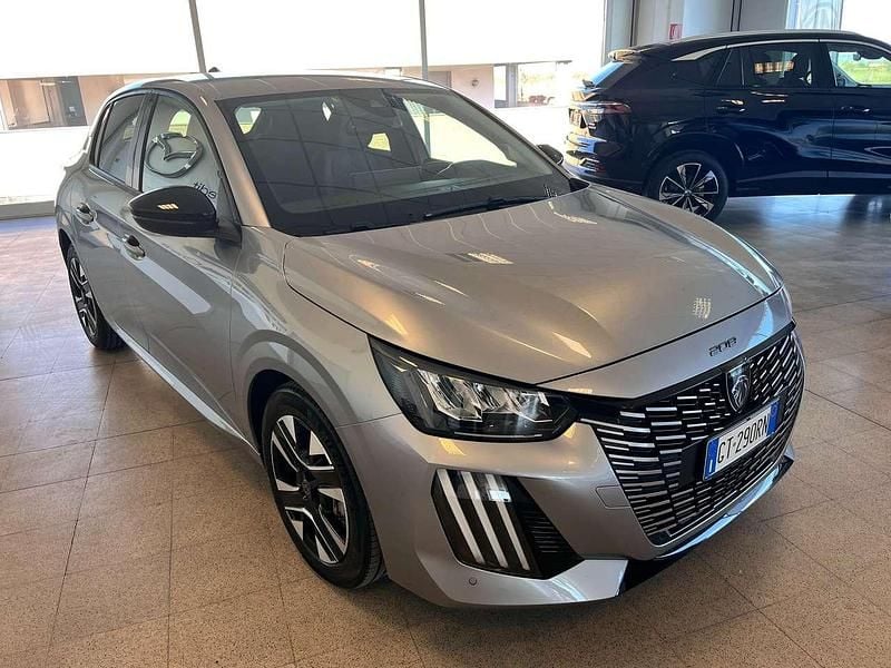 Usata Peugeot 208 Allure 101 CV (74 kW) 2024 Grigio Utilitaria