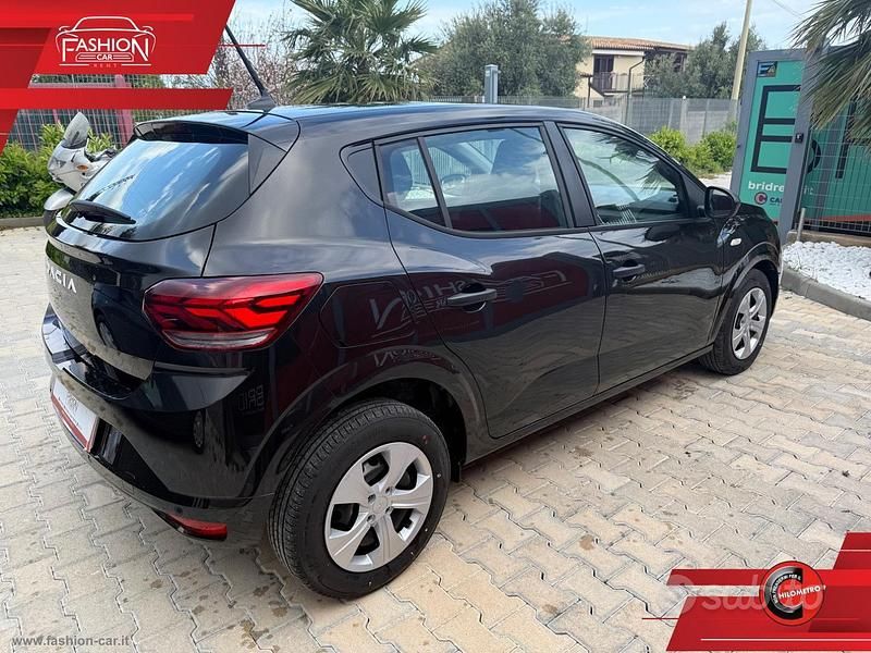 Usata Dacia Sandero Essentiel 101 CV (74 kW) 2024 Nero Berlina