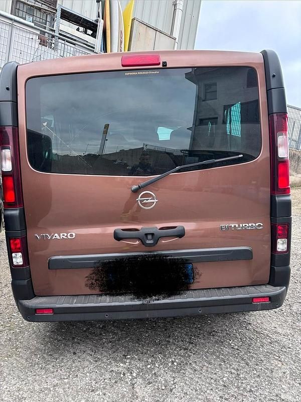 Usata Opel Vivaro 2015 Marrone Monovolume