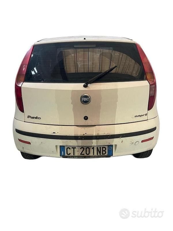 Usata Fiat Punto 80 CV (58 kW) 2005 Bianco Utilitaria