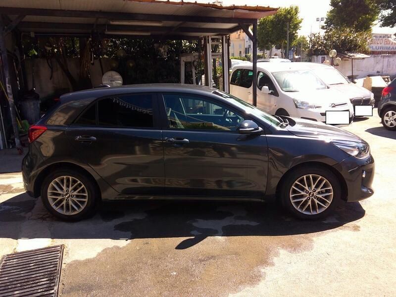 Usata Kia Rio 90 CV (66 kW) 2017 Grigio Berlina