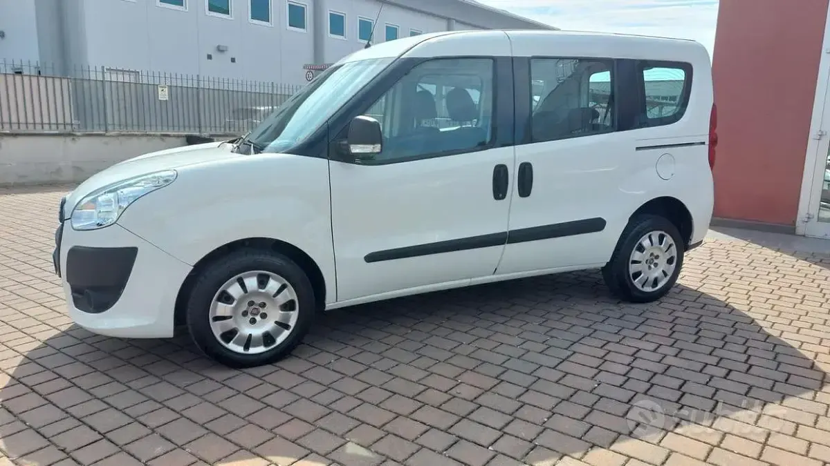 Usata Fiat Doblò Dynamic 105 CV (77 kW) 2015 Bianco Monovolume