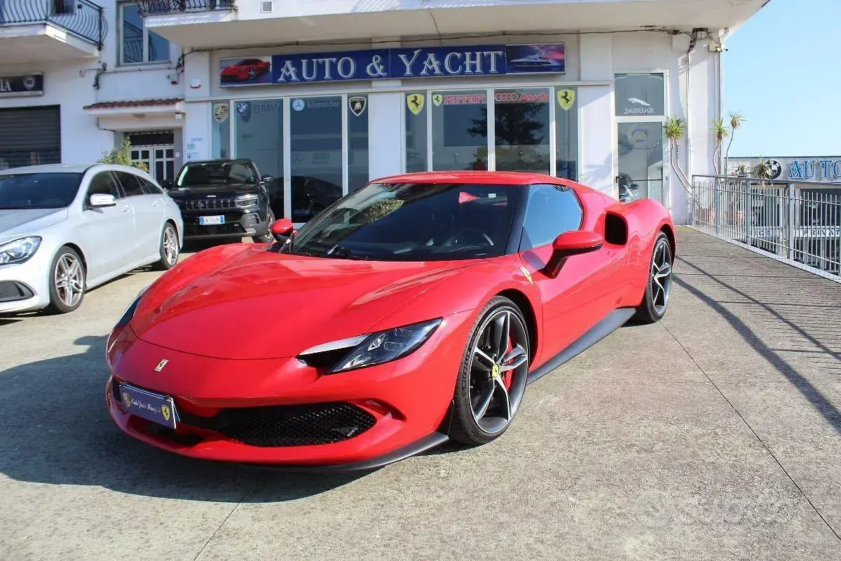 Usata Ferrari 296 829 CV (609 kW) 2023 Rosso Coupé