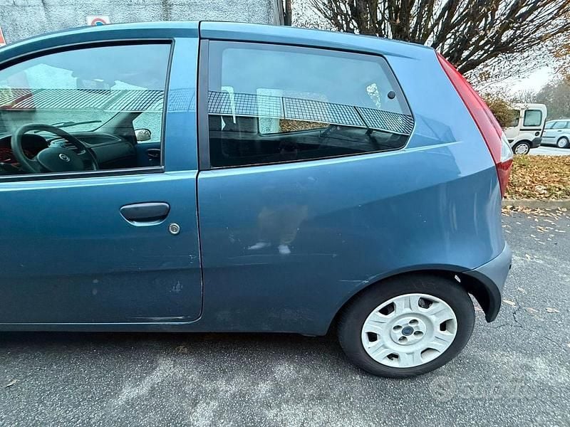 Usata Fiat Punto Active 60 CV (44 kW) 2004 Utilitaria