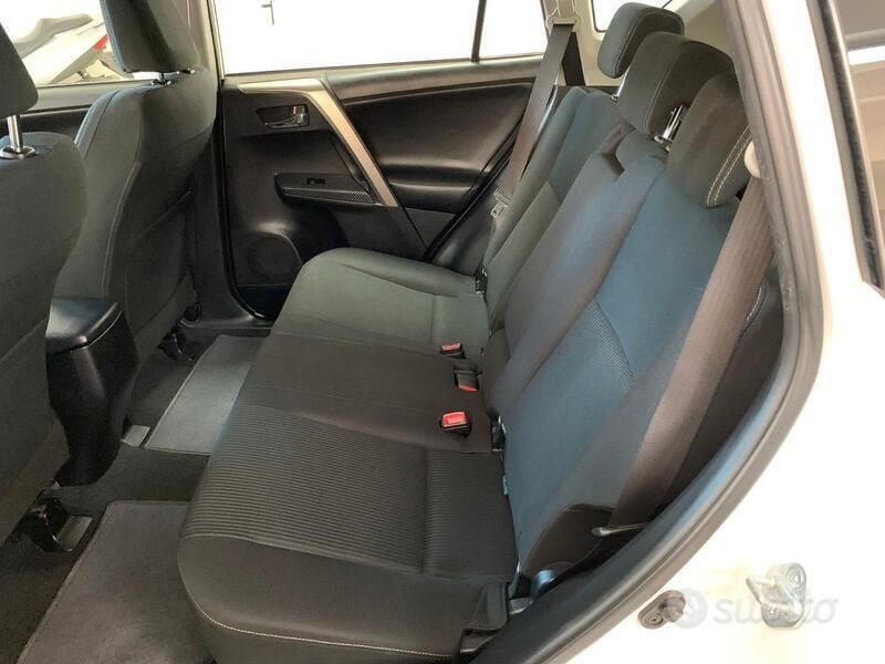 Usata Toyota RAV4 2015 Bianco SUV