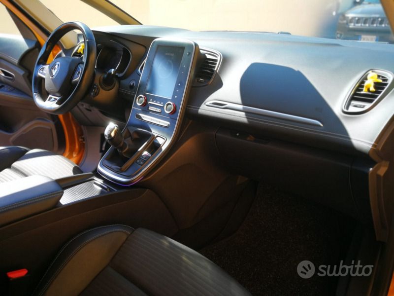 Usata Renault Scénic IV 110 CV (80 kW) 2017 Giallo Monovolume