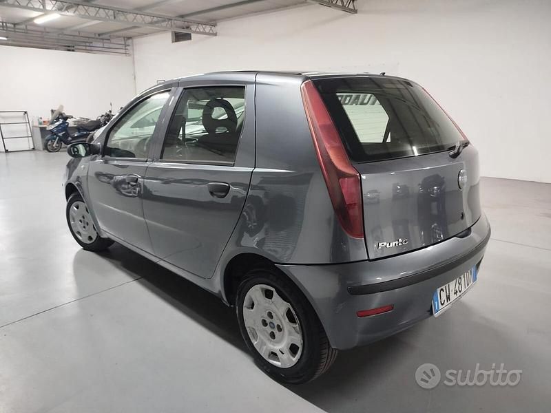 Usata Fiat Punto 59 CV (43 kW) 2005 Grigio Utilitaria