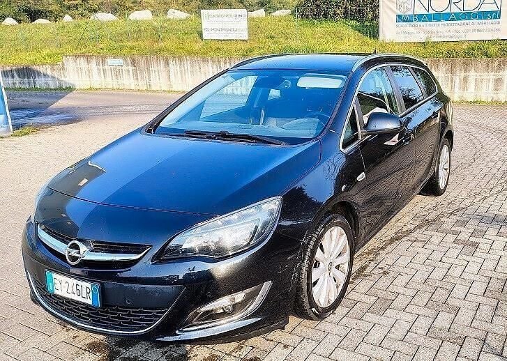 Nero Usata 2015 Opel Astra Cosmo Station wagon | 5500 € (Ottimo prezzo) - Immagine 1/4