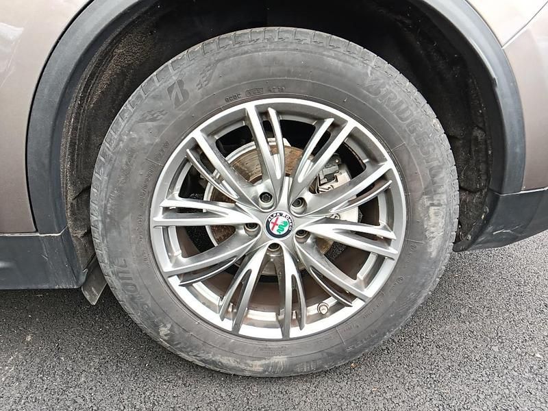 Käytetty Alfa Romeo Stelvio Super 180 HP (132 kW) 2017 Ruskea Katumaasturi