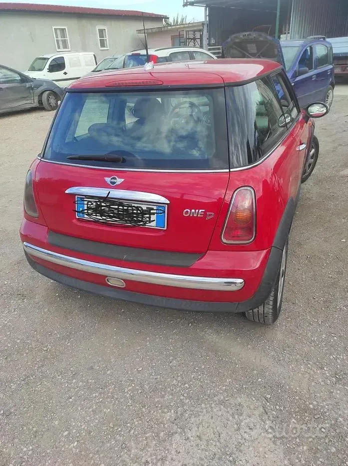 Usata Mini ONE 75 CV (55 kW) 2004 Rosso Utilitaria