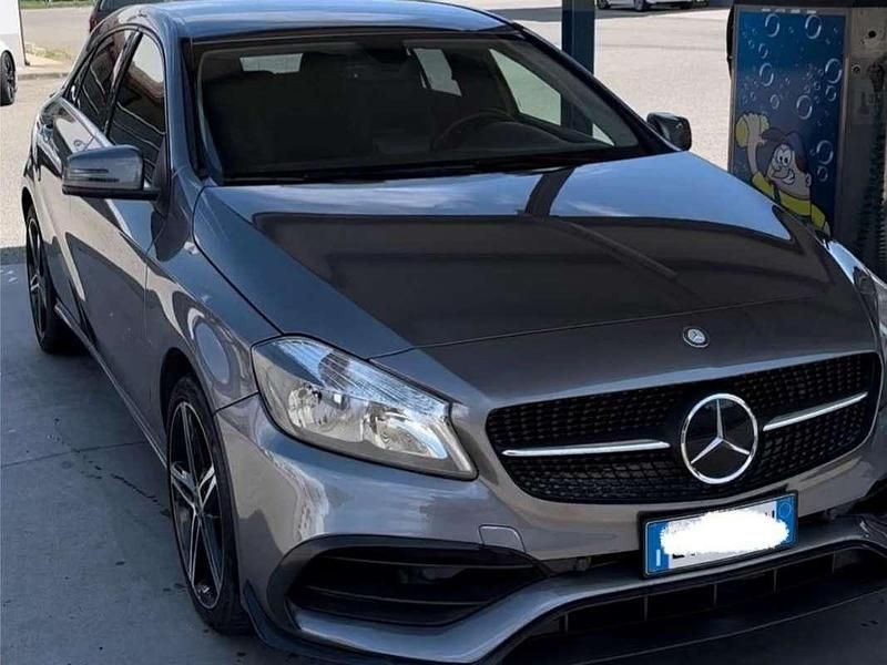 Usata Mercedes A180 109 CV (80 kW) 2015 Grigio Berlina