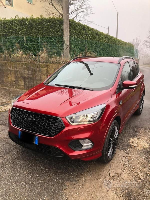 Usata Ford Kuga 120 CV (88 kW) 2018 Rosso SUV