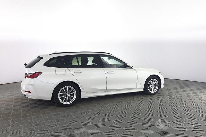 Begagnad BMW 318 Efficient Dynamics 150 HK (110 kW) 2023 Vit Kombi