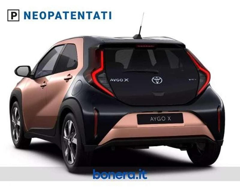 Nuova Toyota Aygo X 116 CV (85 kW) 2026 Cinnamon brown & black SUV