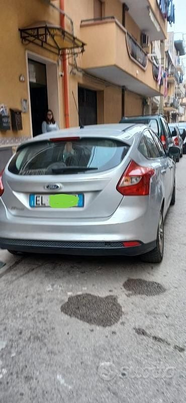 Usata Ford Focus 105 CV (77 kW) 2012 Grigio Berlina