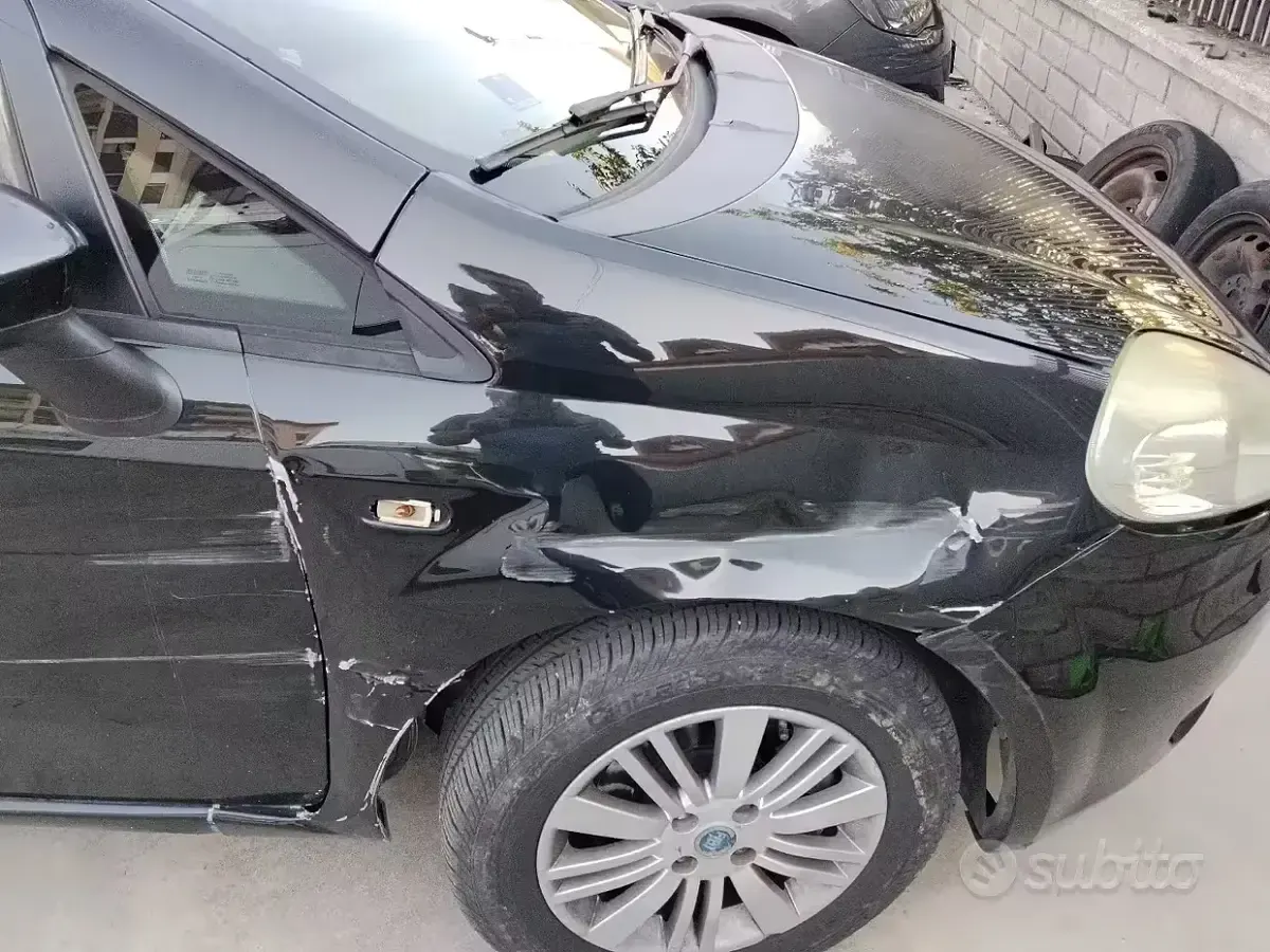 Usata Fiat Grande Punto 75 CV (55 kW) 2006 Nero Utilitaria