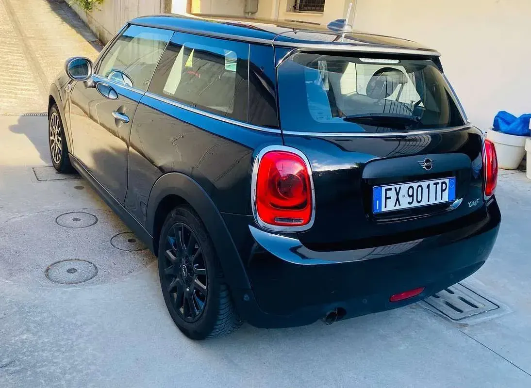 Usata Mini ONE 75 CV (55 kW) 2019 Nero Utilitaria