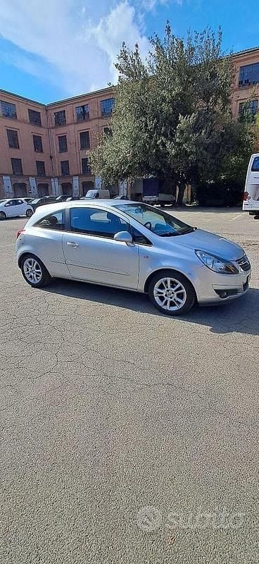Usata Opel Corsa 75 CV (55 kW) 2007 Grigio Utilitaria
