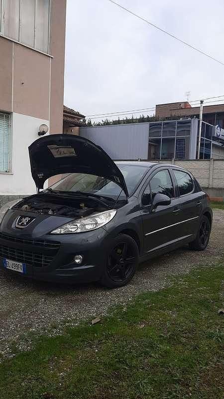 Usata 2012 Peugeot 207 Tre volumi | 3000 € (Ottimo prezzo) - Immagine 1/4