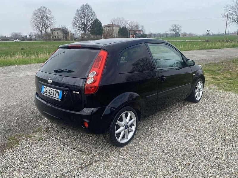 Usata Ford Fiesta Zetec 68 CV (50 kW) 2006 Utilitaria