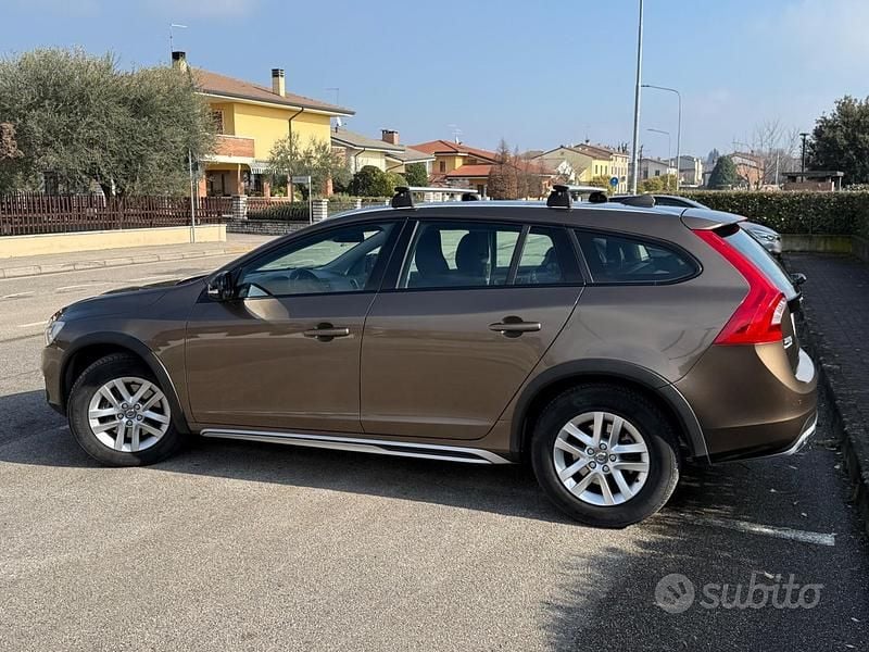 Occasion Volvo V60 CC Business Edition 150 ch (110 kW) 2017 Marron Break