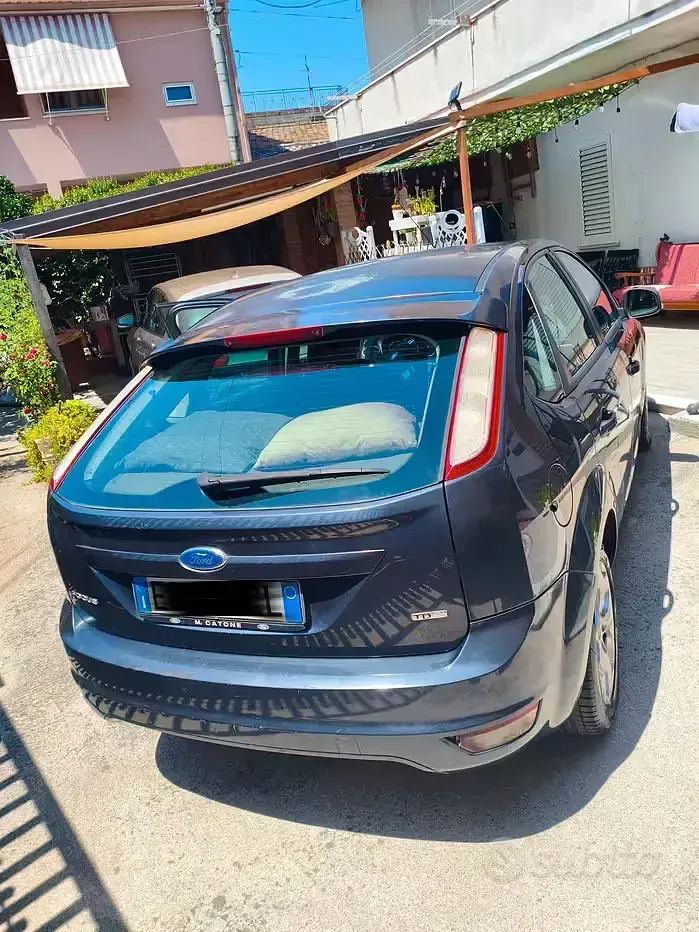 Usata Ford Focus 109 CV (80 kW) 2011 Grigio Berlina
