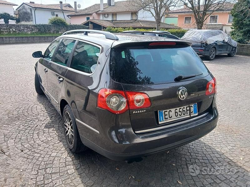 Usata VW Passat 140 CV (102 kW) 2010 Nero Station wagon