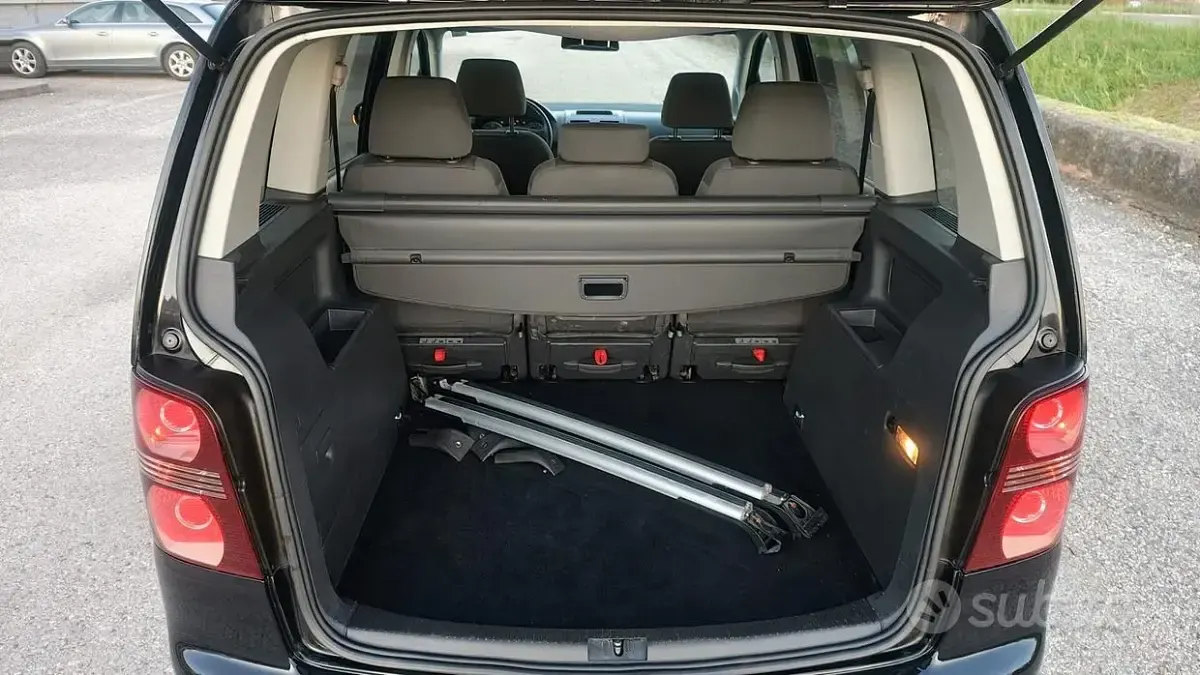 Usata VW Touran Highline 105 CV (77 kW) 2009 Nero Monovolume