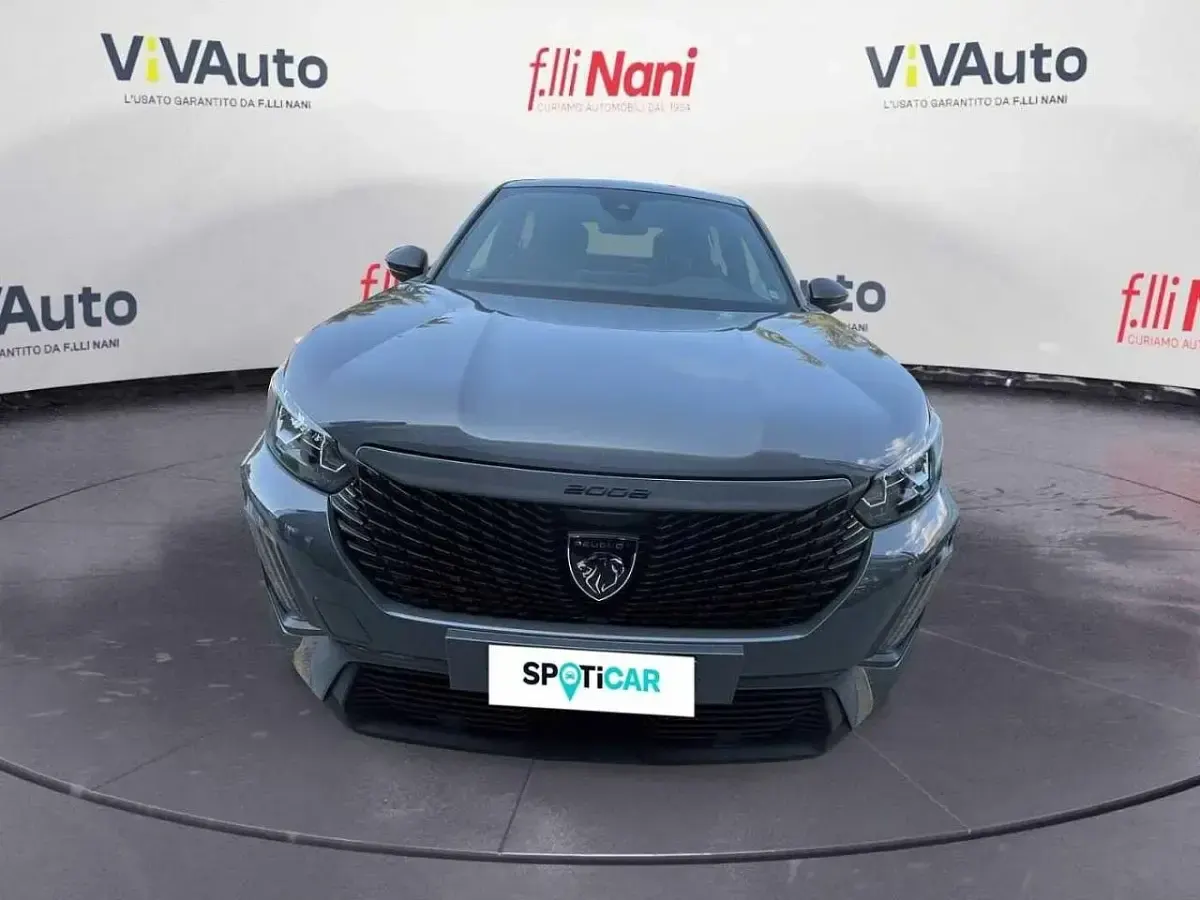 Usado Peugeot 2008 Active 102 HP (75 kW) 2023 Cinzento SUV