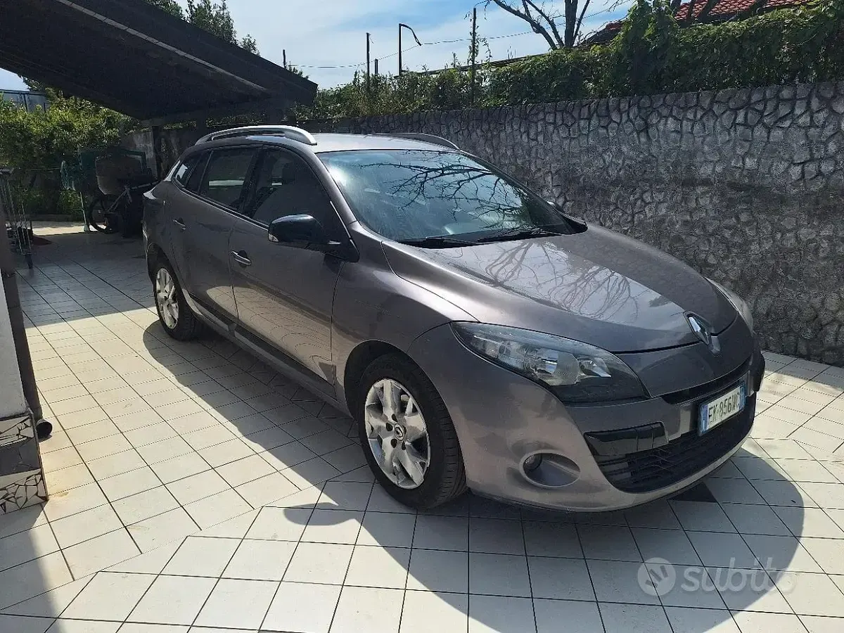 Usata Renault Mégane GrandTour 110 CV (80 kW) 2012 Grigio Station wagon