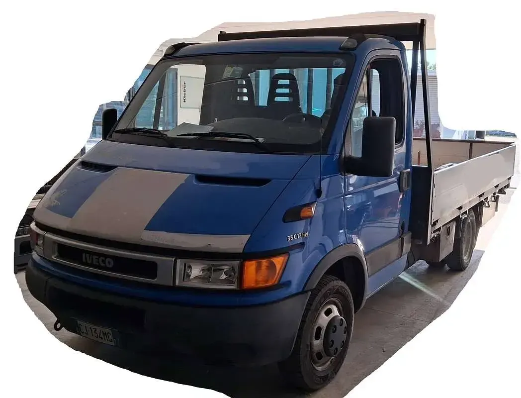 Usata Iveco 35.12 120 CV (88 kW) 2004 Blu/azzurro Furgone