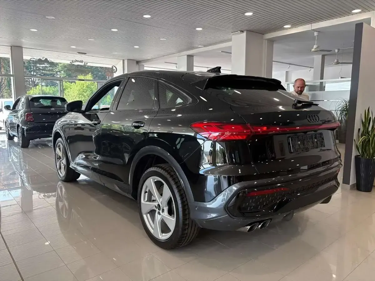 Nuova Audi Q5 S-Line 204 CV (150 kW) 2026 Nero mythos metallizzato SUV