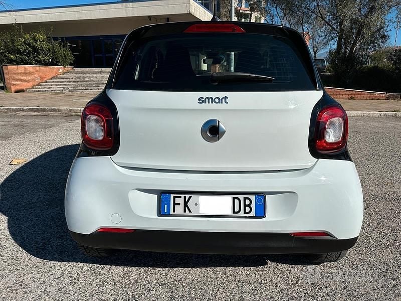 Usata Smart ForFour 70 CV (51 kW) 2017 Bianco Utilitaria