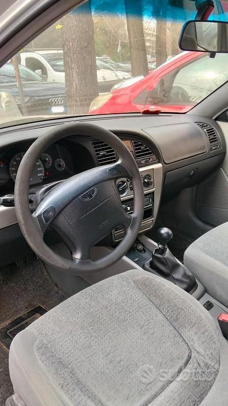 Usata Chevrolet Nubira SX 106 CV (77 kW) 2000 Grigio Station wagon