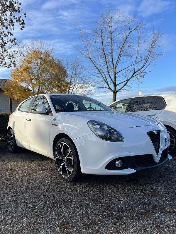 Usata 2016 Alfa Romeo Giulietta Super Tre volumi | 11.999 € (Buon prezzo) - Immagine 1/4