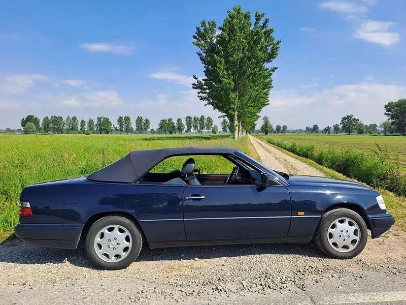 Usata Mercedes E200 136 CV (100 kW) 1995 Cabrio