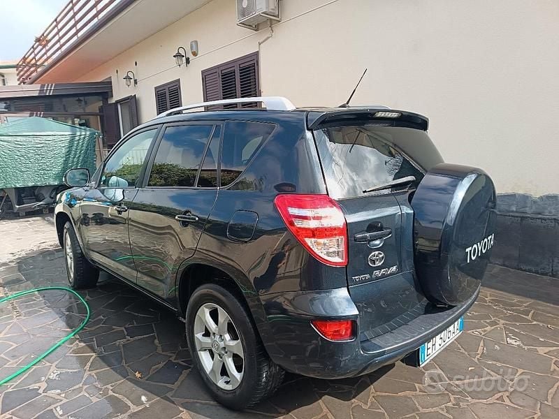 Usata Toyota RAV4 150 CV (110 kW) 2011 SUV