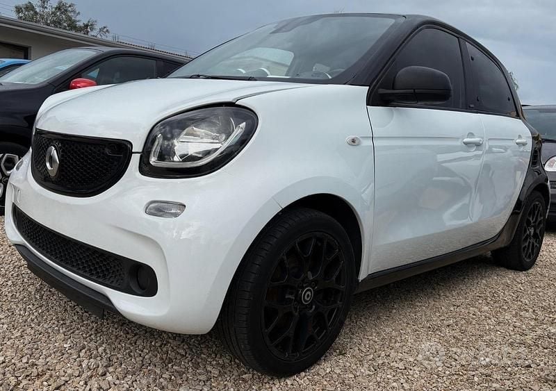 Usata Smart ForFour 70 CV (51 kW) 2016 Bianco Utilitaria