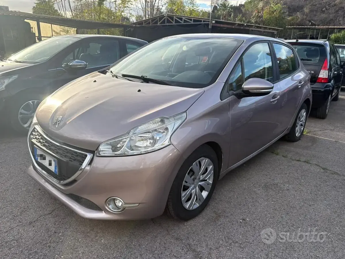 Usata Peugeot 208 Access 82 CV (60 kW) 2013 Marrone Utilitaria