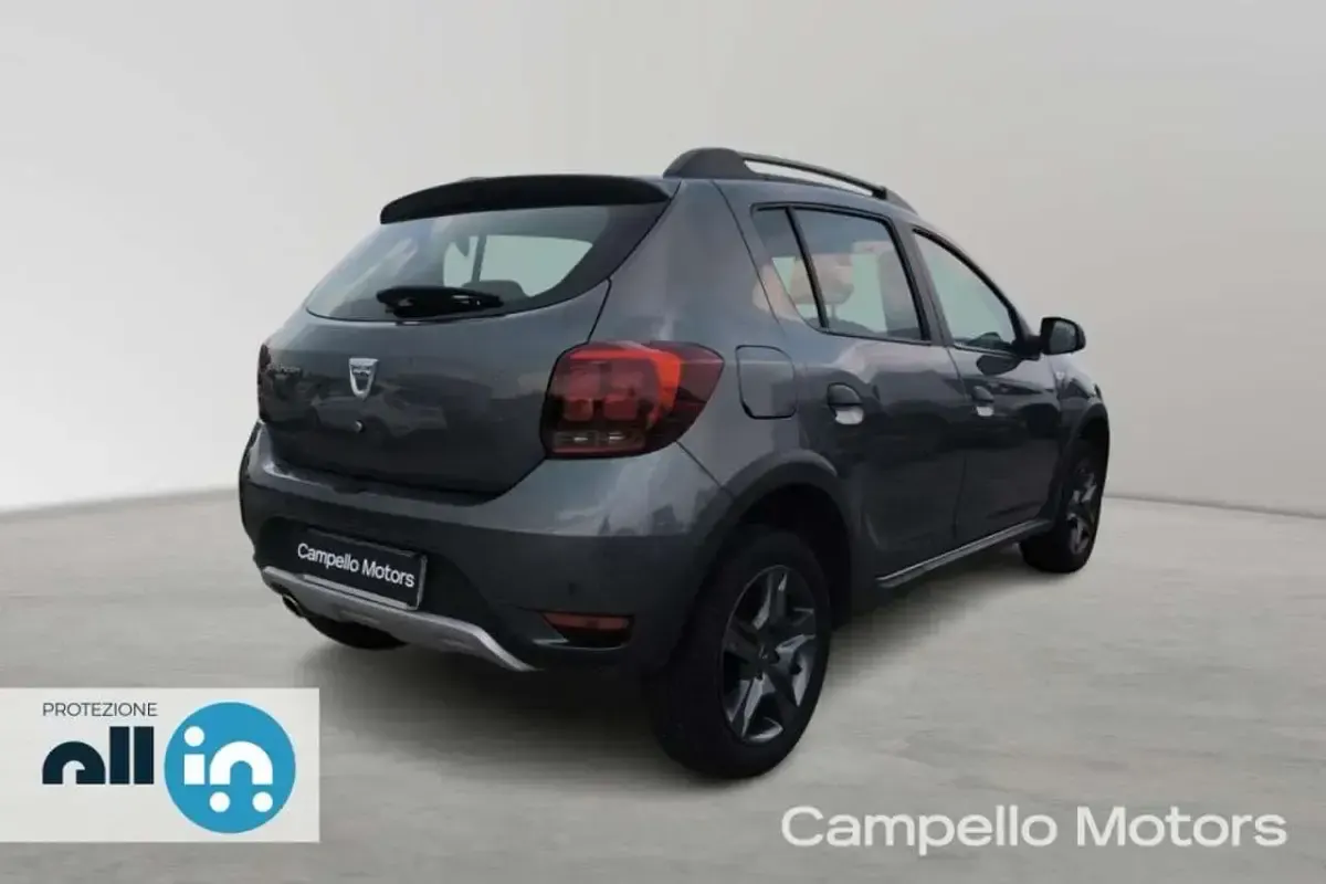 Usata Dacia Sandero Stepway 90 CV (66 kW) 2017 Grigio Berlina