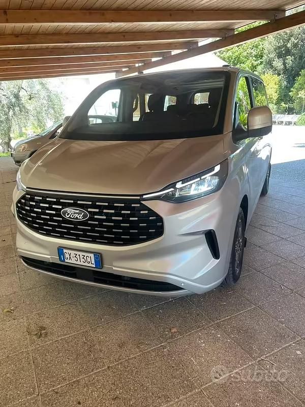 Begagnad Ford Tourneo 170 HK (125 kW) 2025 Grå Minibuss