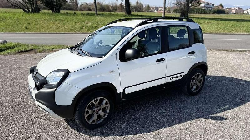 Usado Fiat Panda Cross Cross 95 CV (69 kW) 2017 Utilitario