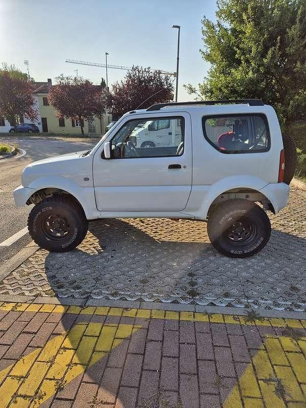 Usata Suzuki Jimny 86 CV (63 kW) 2012 SUV