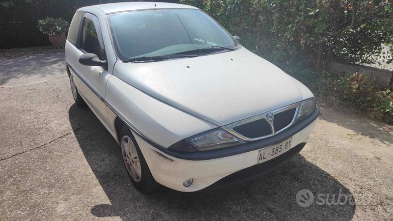 Usata Lancia Ypsilon 60 CV (44 kW) 1996 Bianco Utilitaria