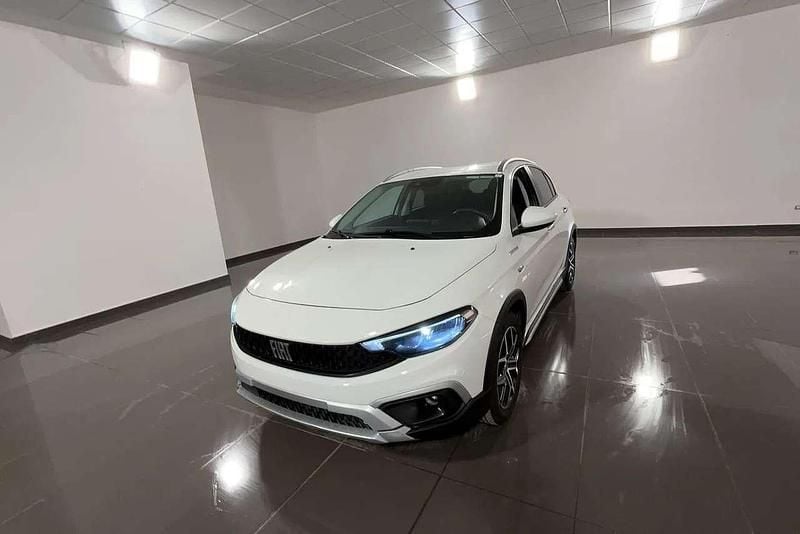 Usata Fiat Tipo Cross 101 CV (74 kW) 2023 Bianco Berlina