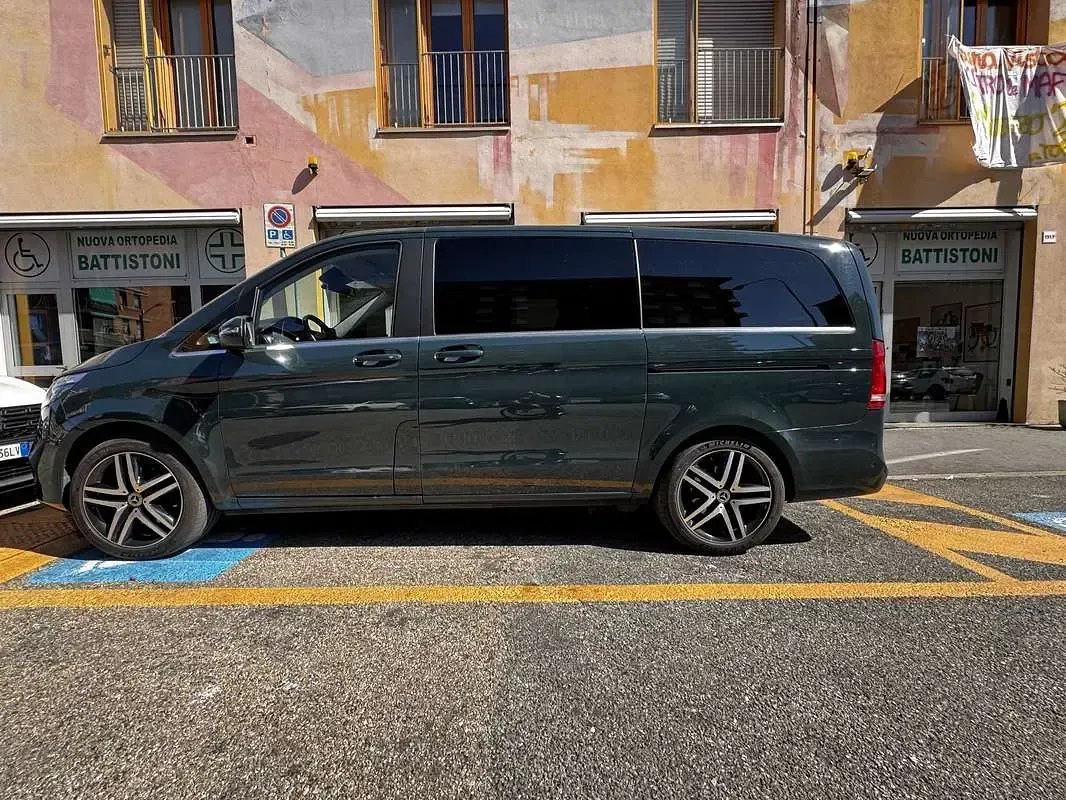 Usata Mercedes V250 Avantgarde 190 CV (139 kW) 2022 Verde Monovolume