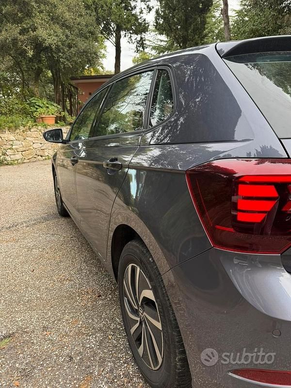 Usata VW Polo 95 CV (69 kW) 2022 Grigio Utilitaria