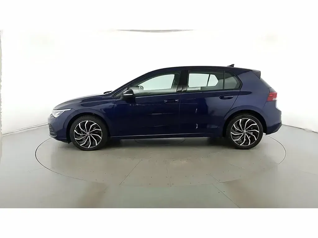 Usata VW Golf VIII Life 110 CV (80 kW) 2022 Atlantic blue