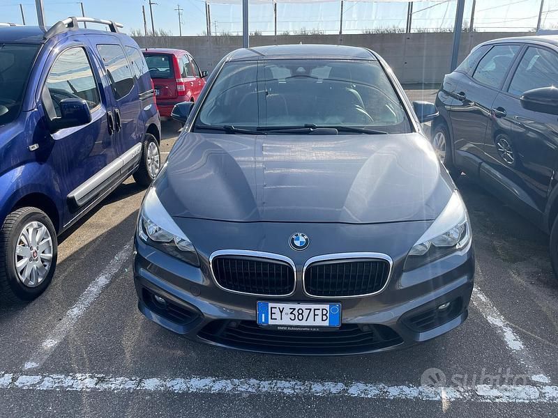 Usata BMW 218 Luxury Line 149 CV (109 kW) 2015 Grigio Station wagon
