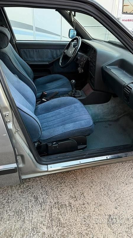 Usata Lancia Thema 120 CV (88 kW) 1987 Grigio Berlina